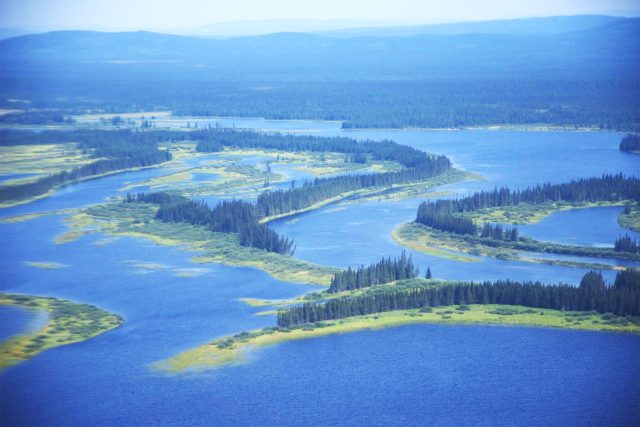 Lac Onishtagane et ses deltas
